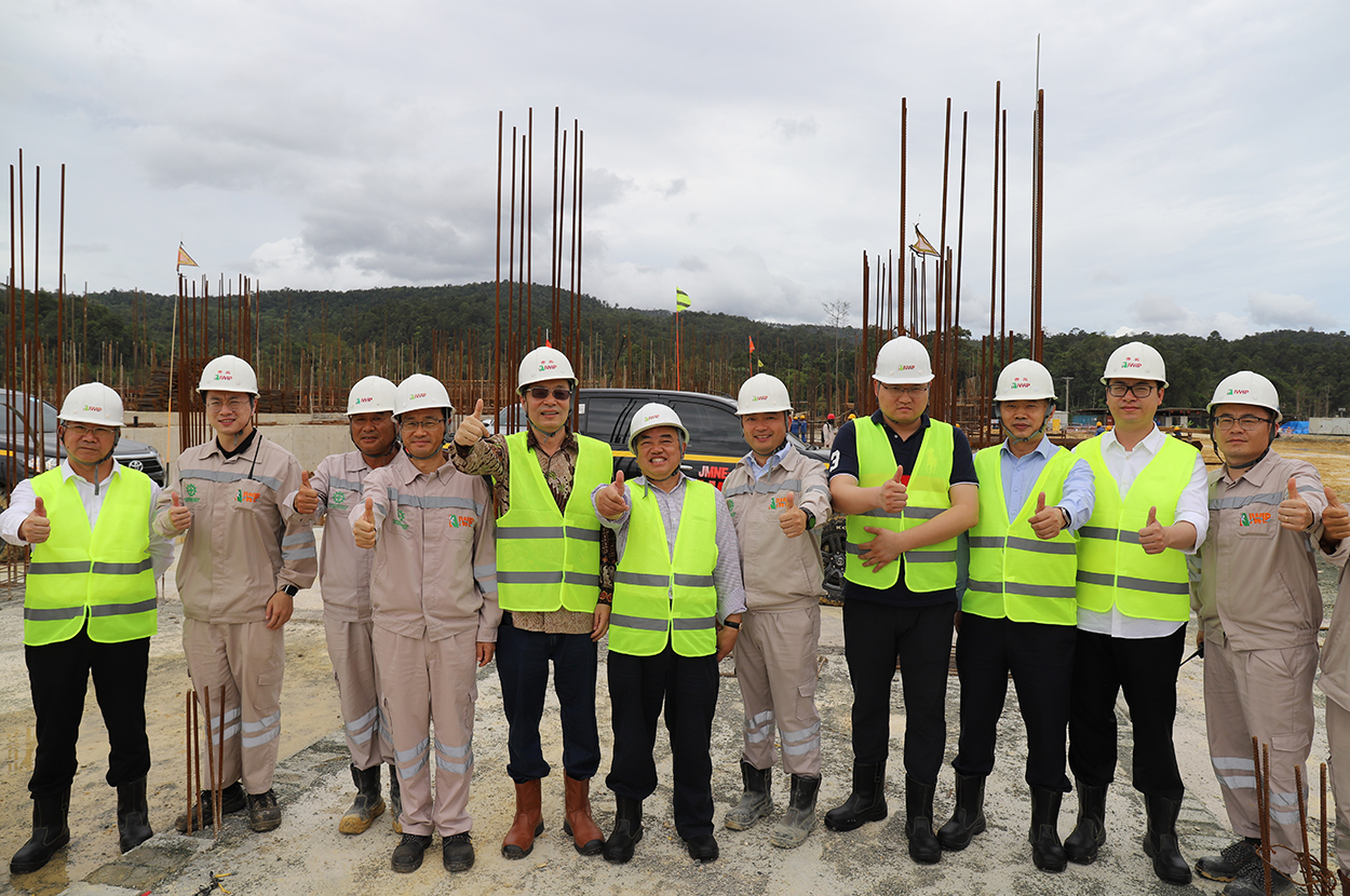 项光明董事长慰问0022吕氏贵宾会环保派驻印尼项目员工